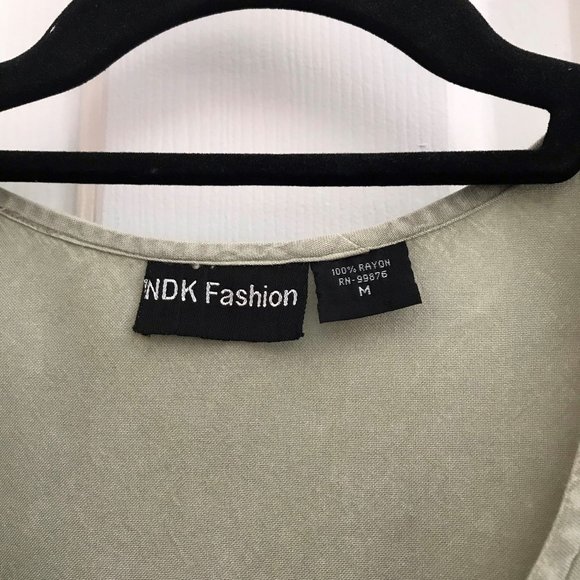 NDK FASHION Embroidered Sleeveless Top Celery Sz M - Picture 4 of 6